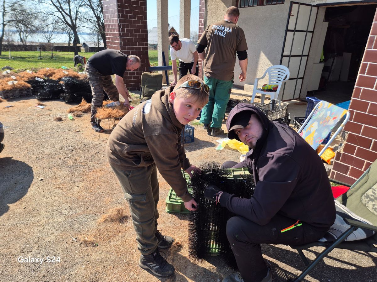 Výroba neresových hniezd na šírave