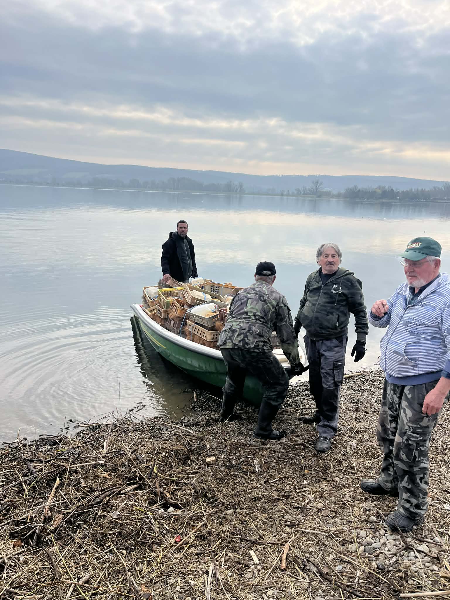 Osádzanie hniezd na podporu prirodzeného neresu