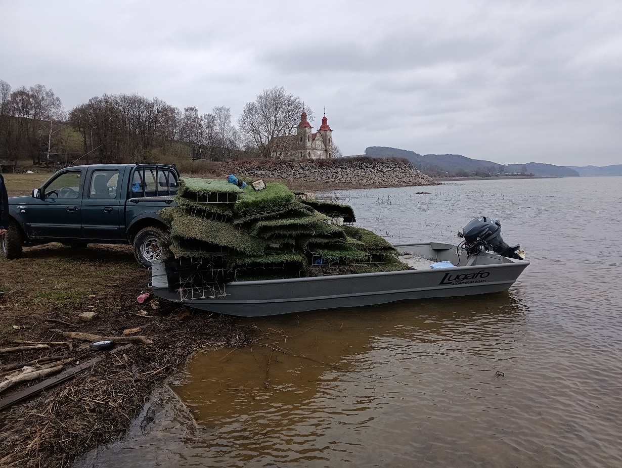 Osádzanie výterových hniezd na podporu neresu