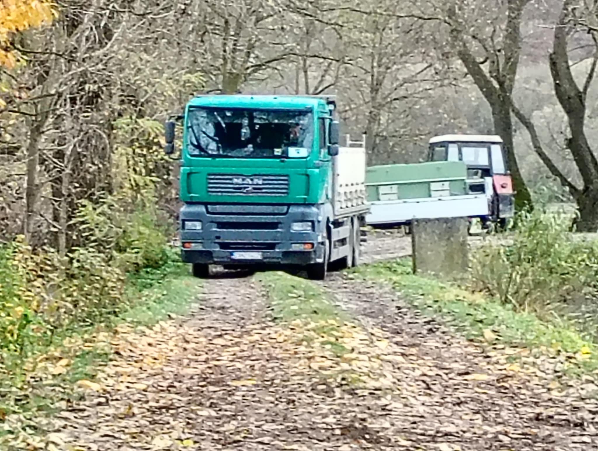 Auto je naložené, zarybnenie do našich revírov môže odísť...