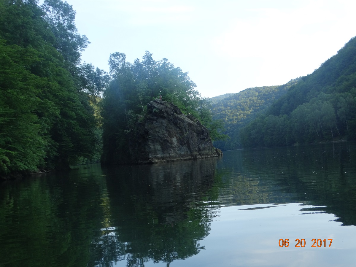 Jeden z dvoch ostrovov (Ostrov lásky)