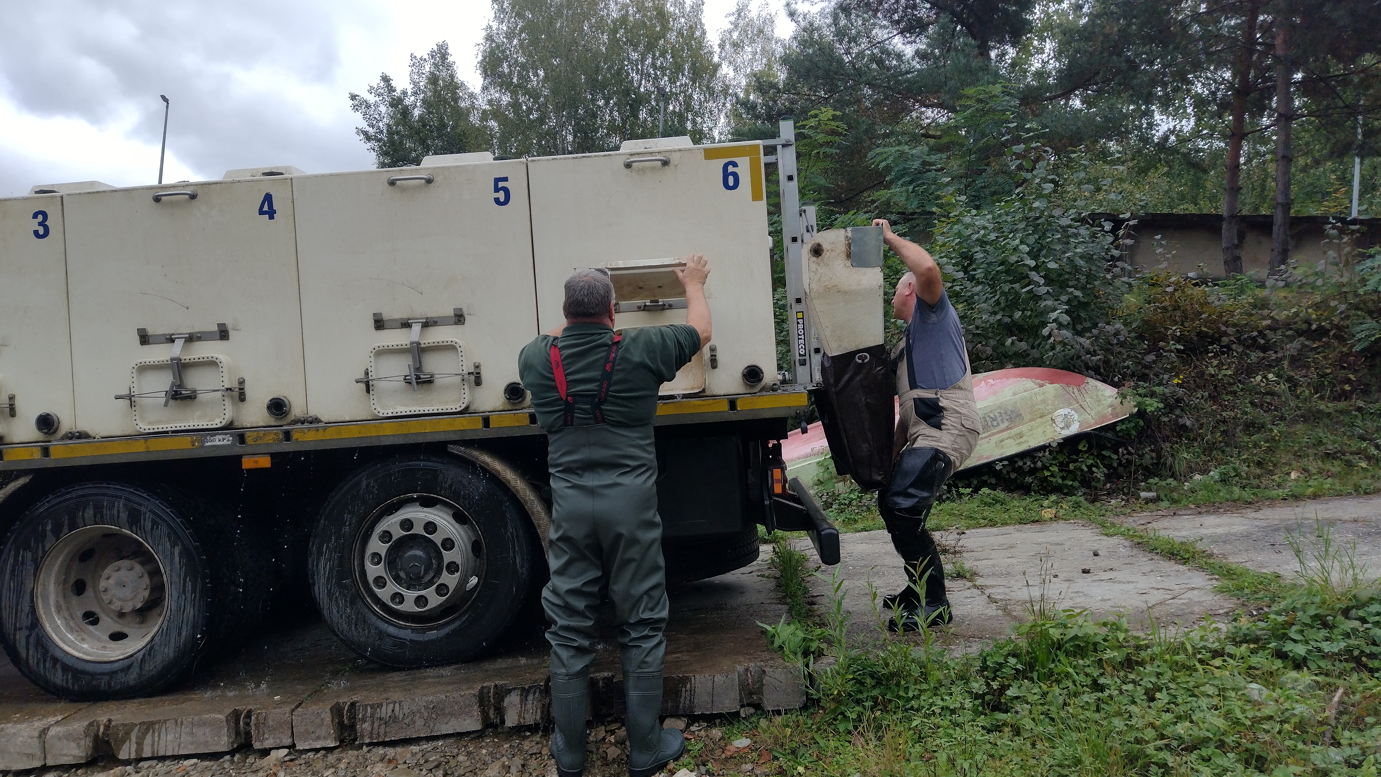 Začali sme od poslednej kade na kamióne.