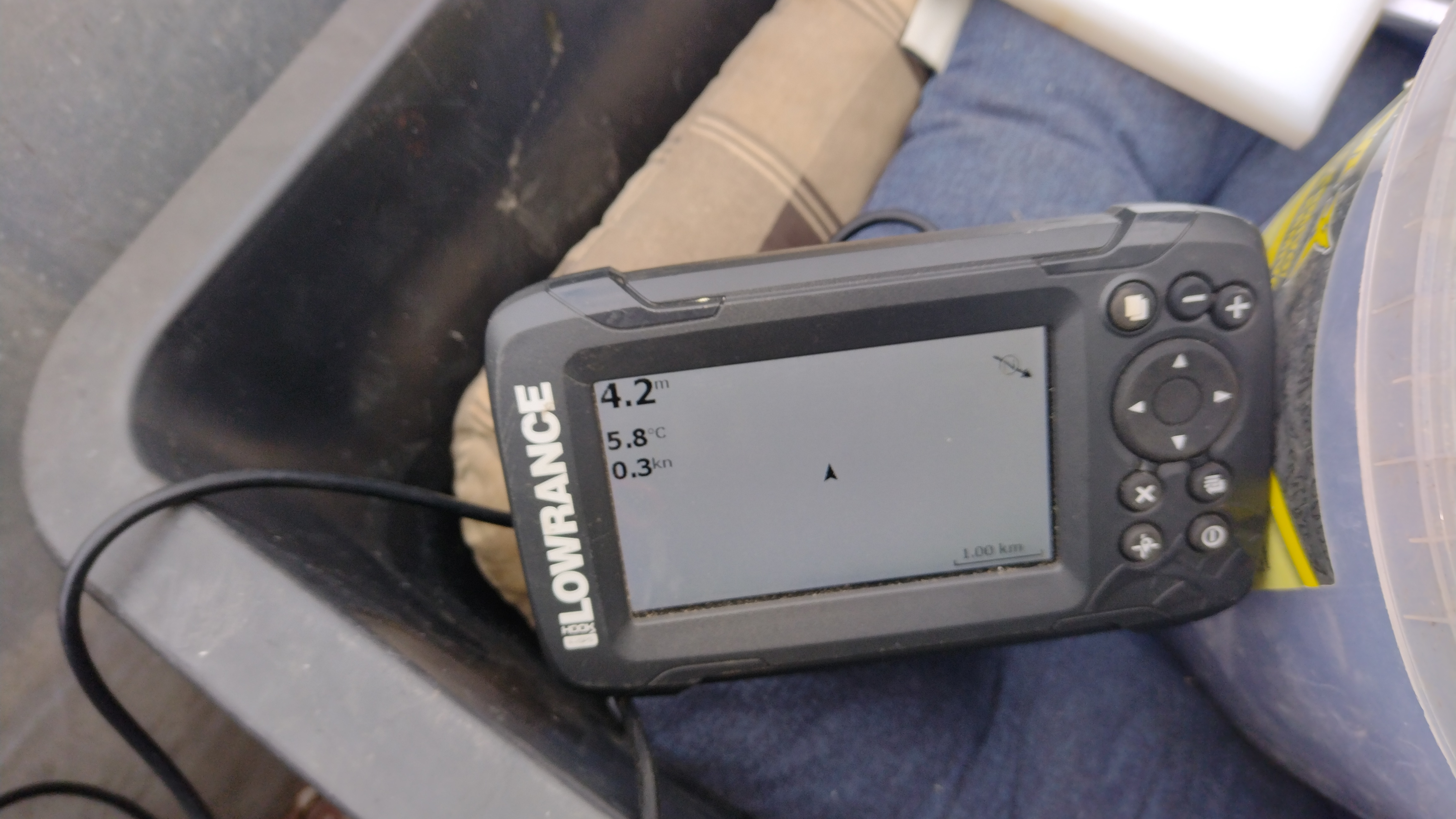 teplota vody na hlavnom ťahu bola ešte nízka, ale v zátokách, kde sme hniezda dávali bola vyššia&nbsp;