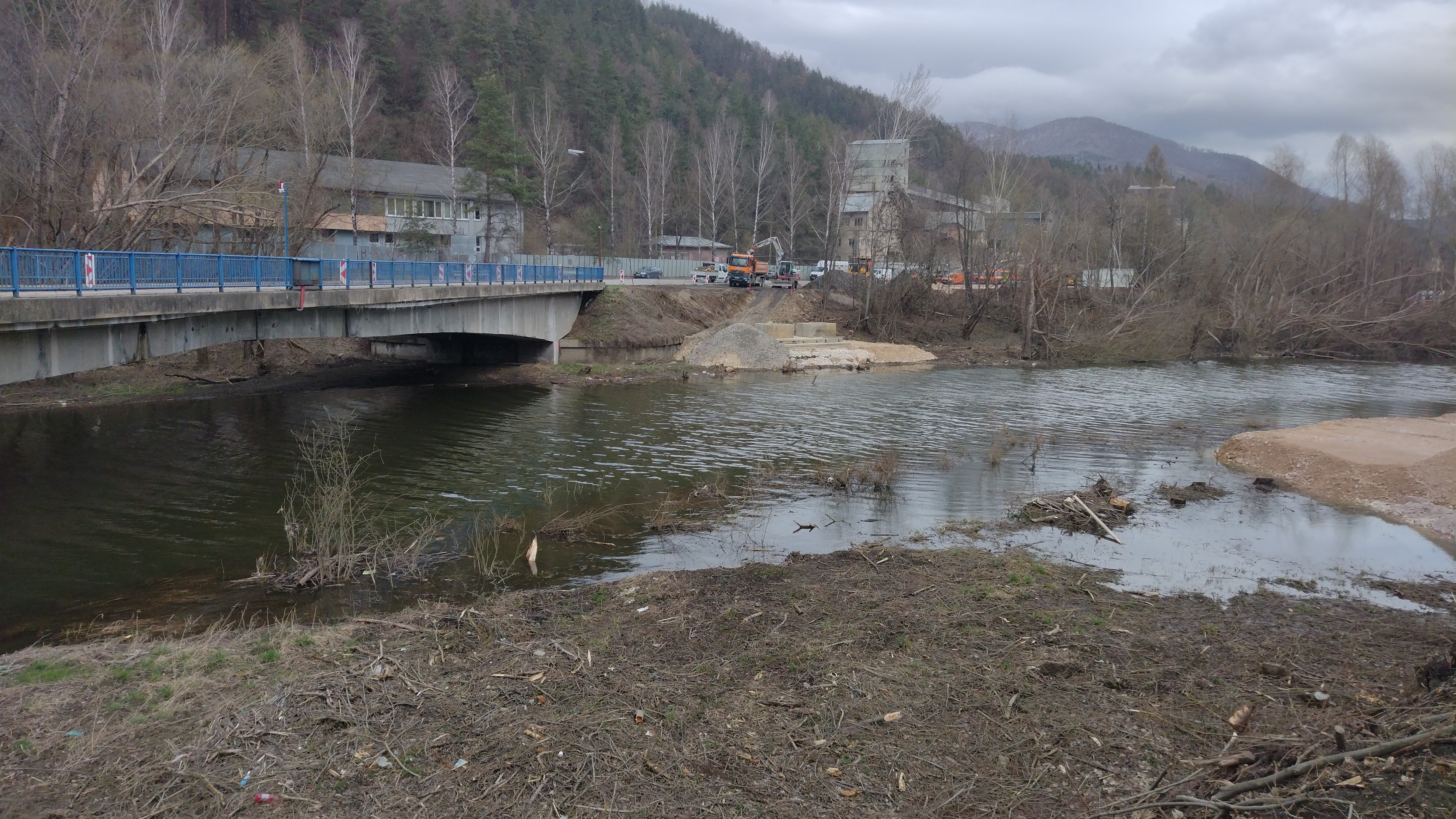 Na novom&nbsp; premostení VN Ružín zhotovitelia začali pracovať&nbsp;