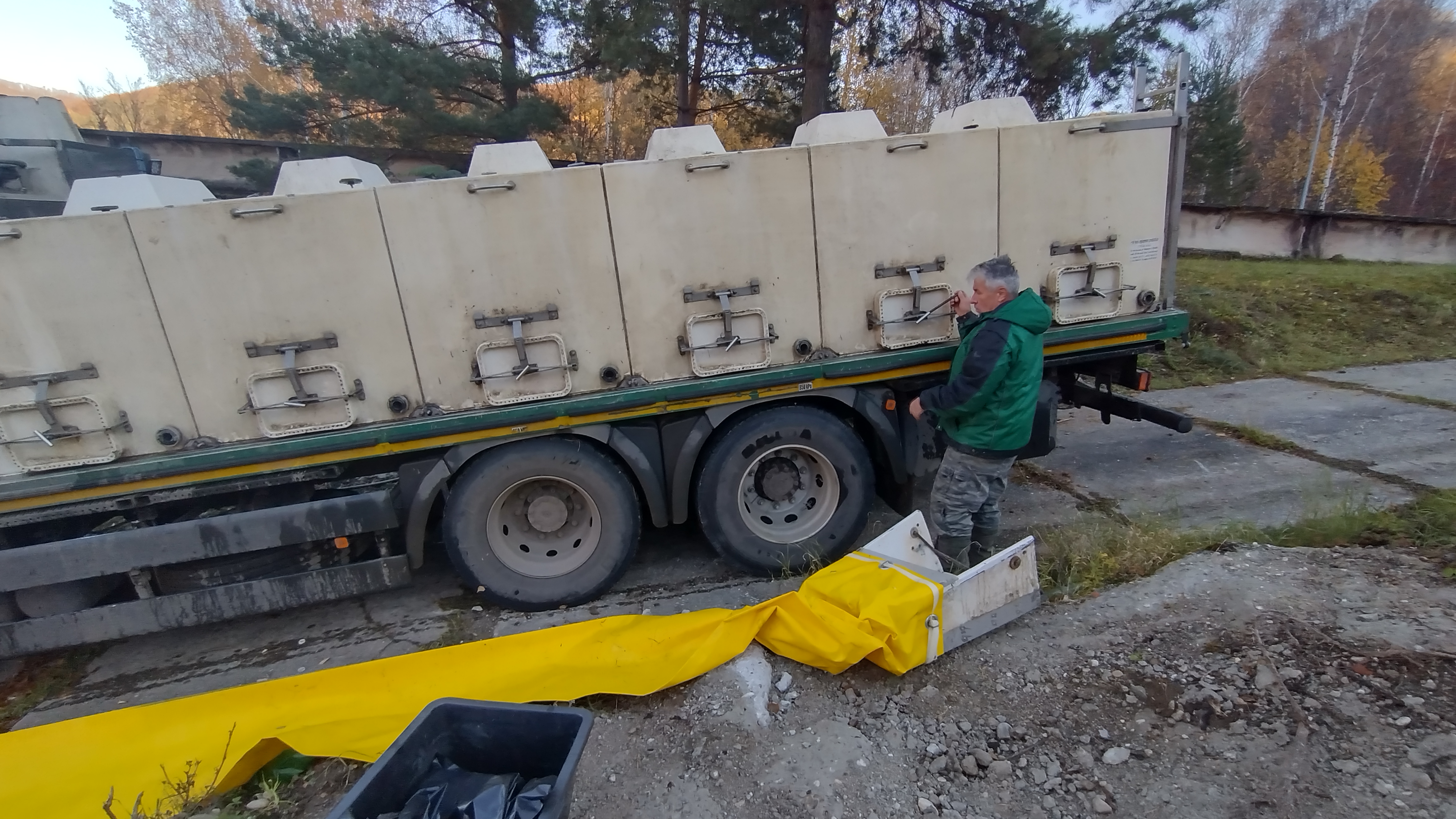 Pred vypúšťaním.